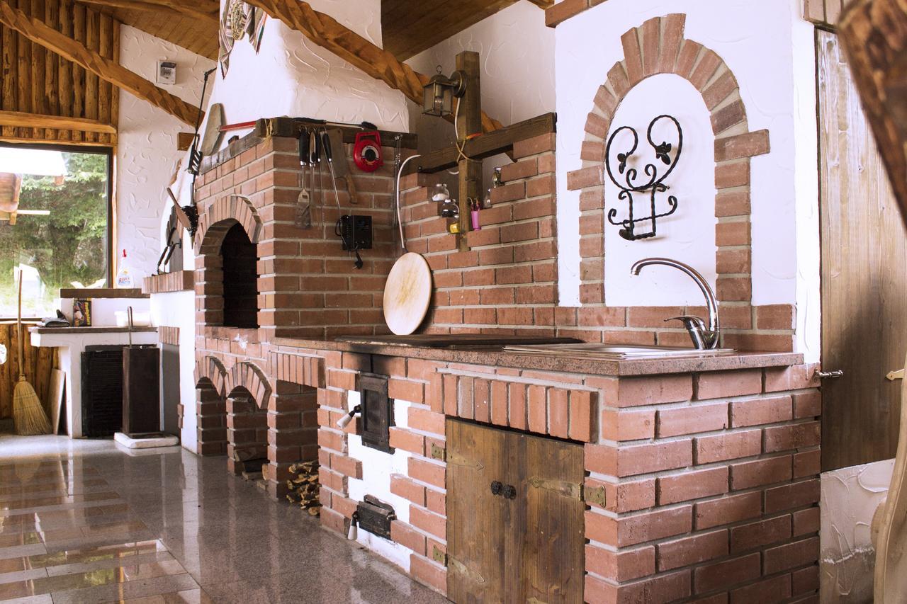 Cabana Barlogul Lupilor Villa Berevoesti Exterior photo